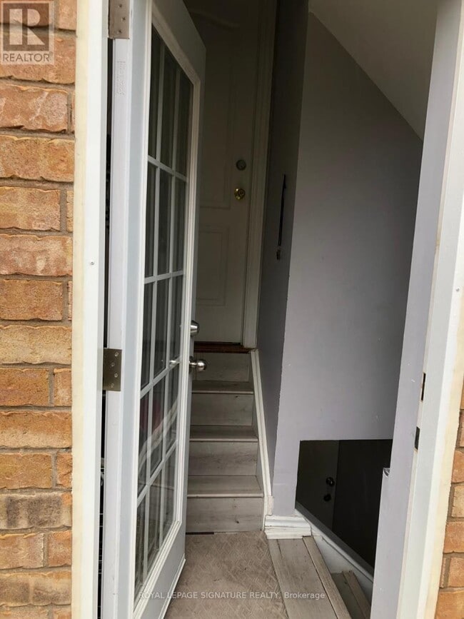 Building Photo - 51 Farthingale Crescent