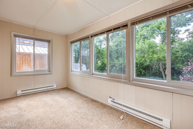 Building Photo - 2 br, 1 bath House - 633 Parkway Drive