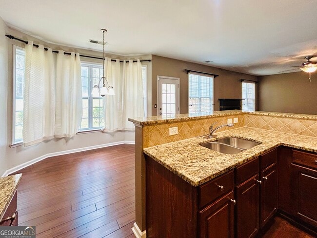 Foto del edificio - 7613 Cedar Grove Rd