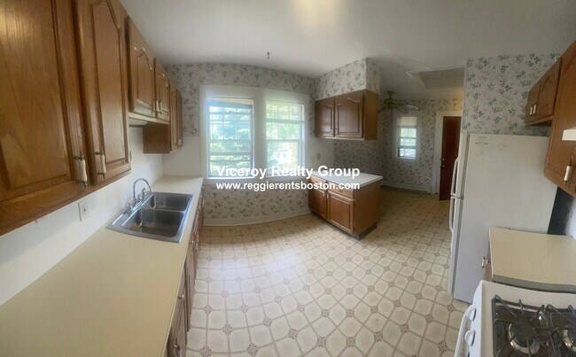 Building Photo - 25 Chesbrough Rd