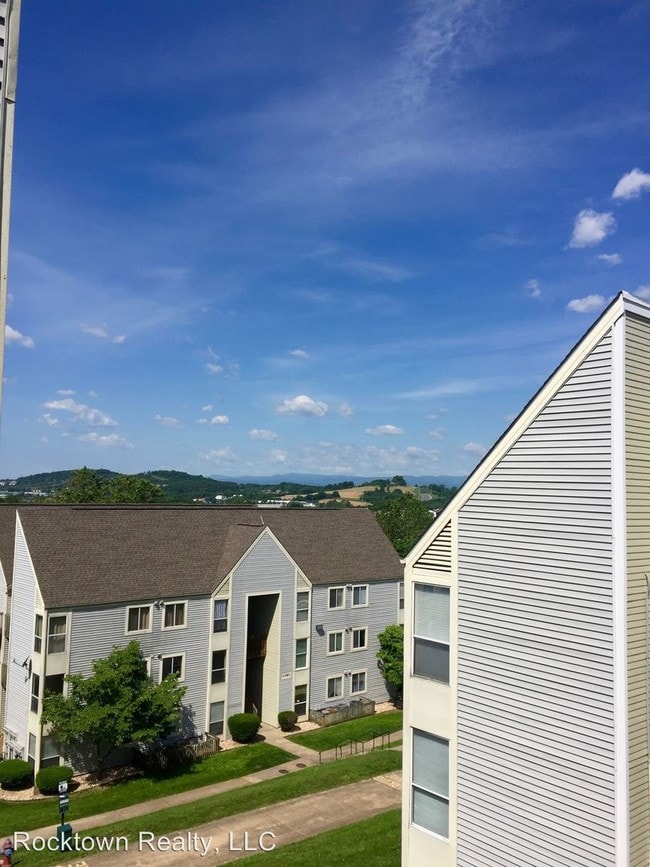 Building Photo - 1372 Hunters Rd
