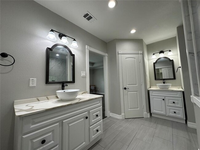Building Photo - completely renovated 1930 Craftsman bungal...