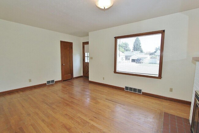 Building Photo - 1711 5th St S Nampa