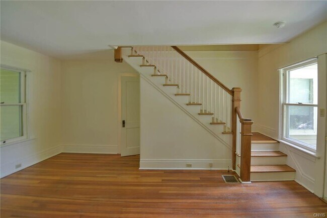 Foto del edificio - 289 Kenwood Ave