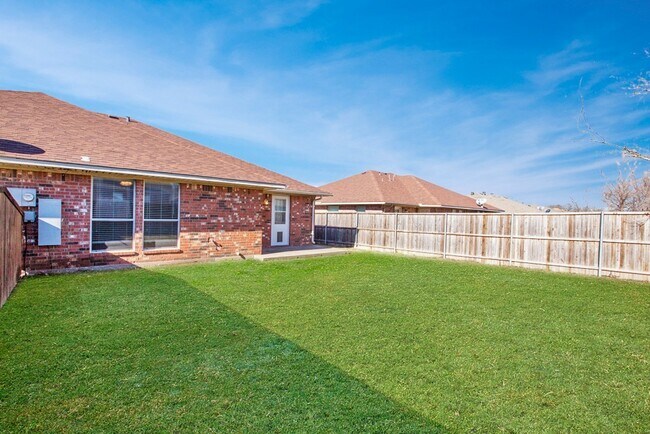Building Photo - Duplex for Lease in Howe