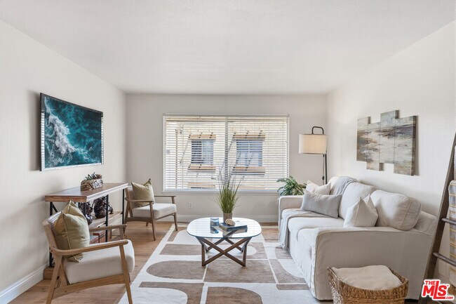 Building Photo - 2470 Bolker Dr
