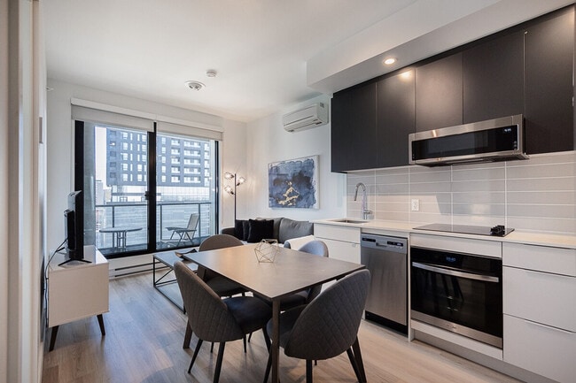 Photo du bâtiment - 665 Rue Versailles