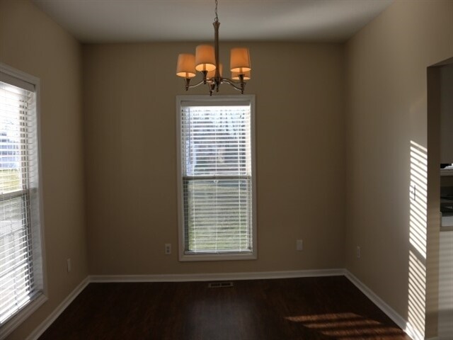 Foto del edificio - 5411 Meadow Grove Dr