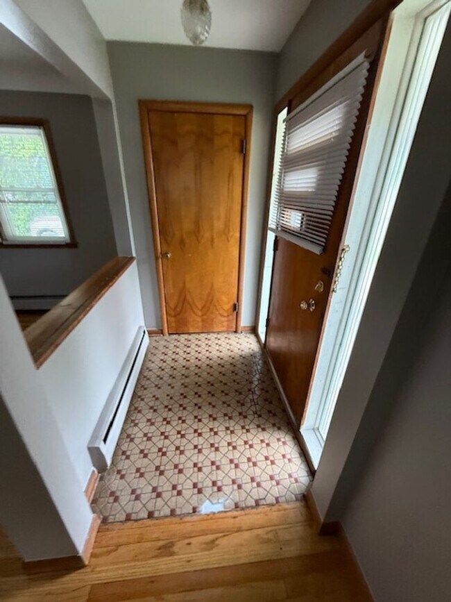 Building Photo - 1000 Woodlawn Ave