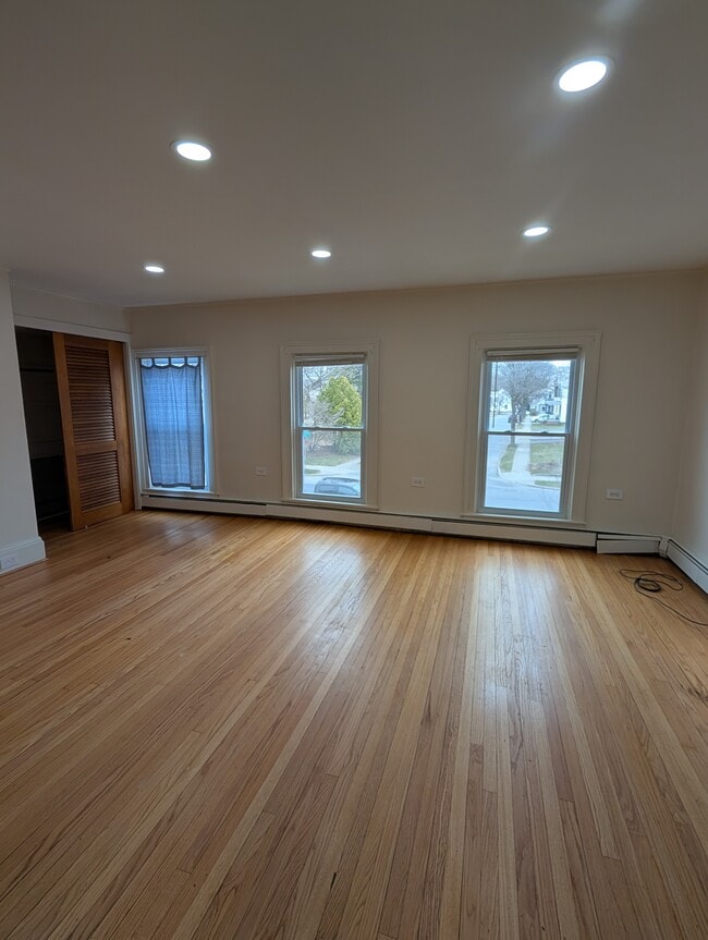 Building Photo - 474 Glen St