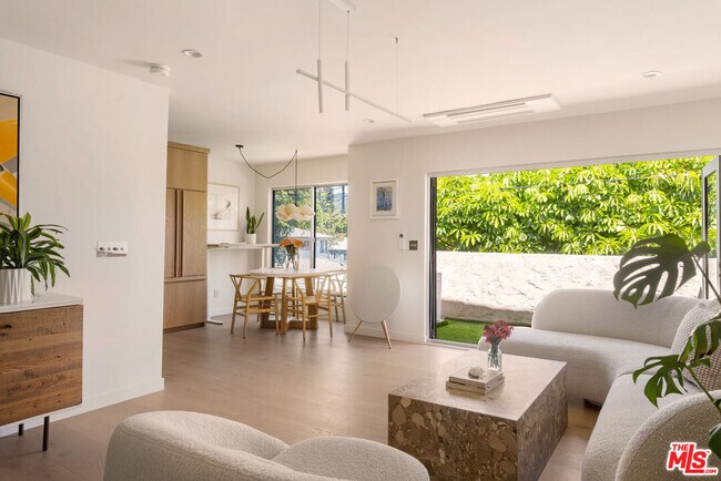 Foto del edificio - 9061 Keith Ave