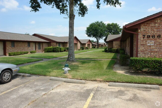 Foto del edificio - Briarwood Green Townhomes
