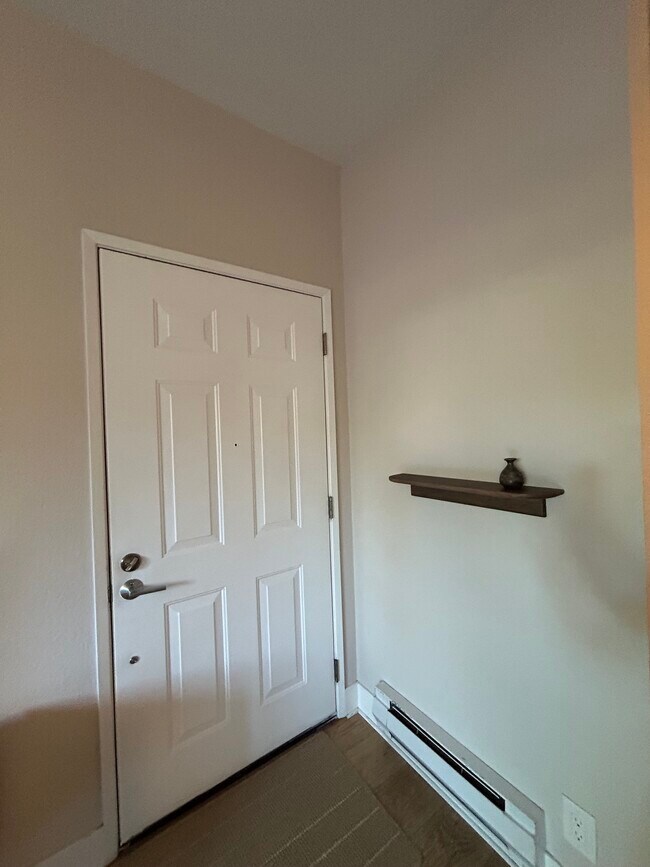 Foto del edificio - 57 Lakeshore Ct