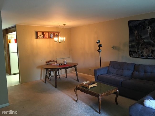 Building Photo - 2 br, 1 bath Apartment - 129 Westwood drive