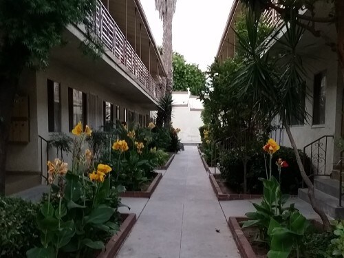 Foto del edificio - 621-625 E Hyde Park Blvd