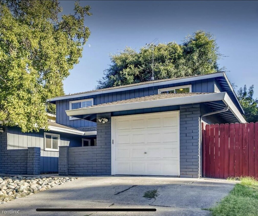 Primary Photo - 3 br, 2 bath Duplex - 2400 Northrop Avenue