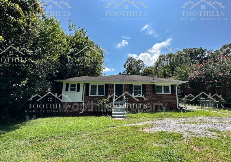 Primary Photo - 407 Pine Hill Ln