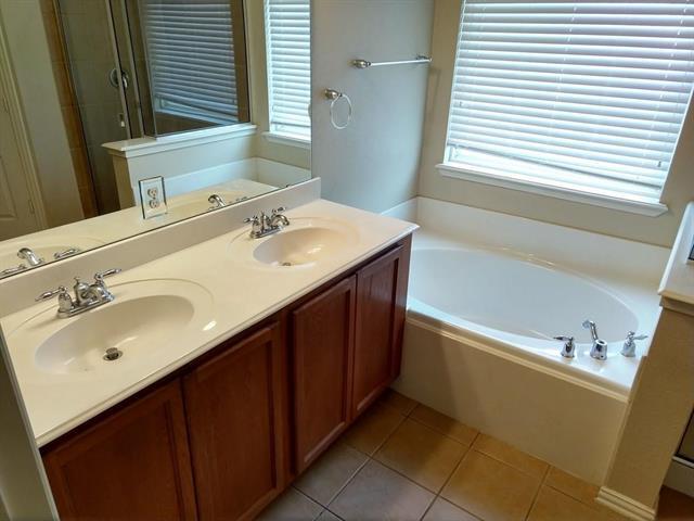 Building Photo - 2117 Michelle Creek Dr