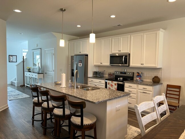 Building Photo - Beautiful Home in the Westhill Community -...