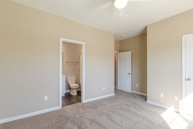 Building Photo - 355 Bordeaux Dr