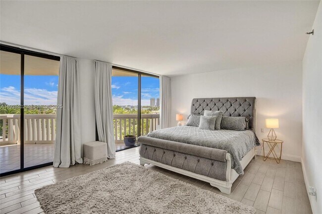 Foto del edificio - 1000 E Island Blvd