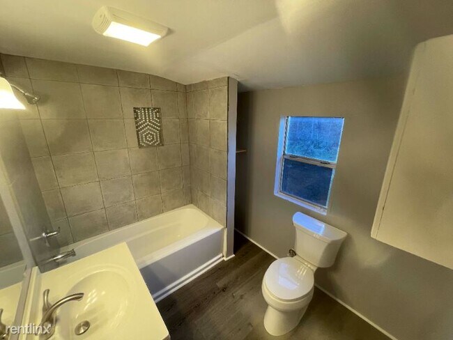 Building Photo - 1 br, 1 bath House - 1417 N Jones St