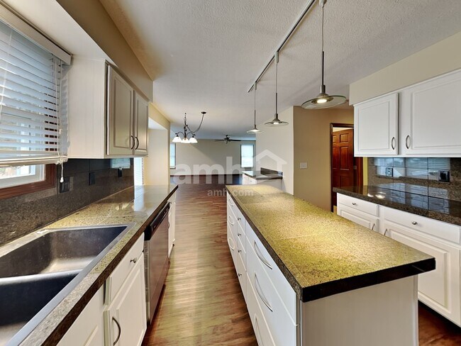Foto del edificio - 6738 Inverness St