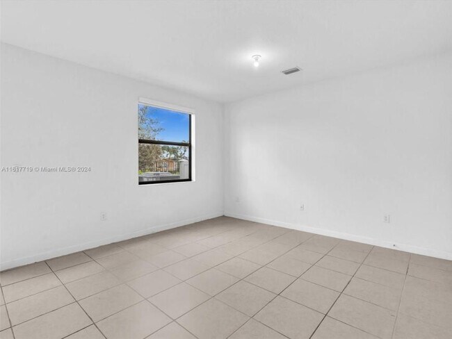 Foto del edificio - 4 bedroom in Miami Gardens FL 33169