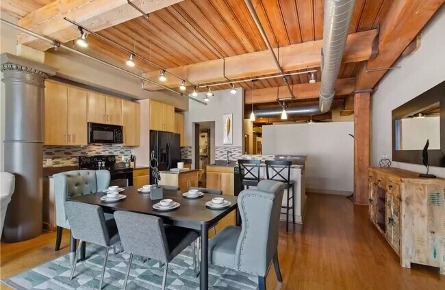 Foto del edificio - Fully Furnished - Stylish with Incredible ...
