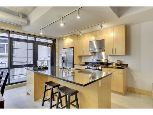 Building Photo - 525 N 3rd St