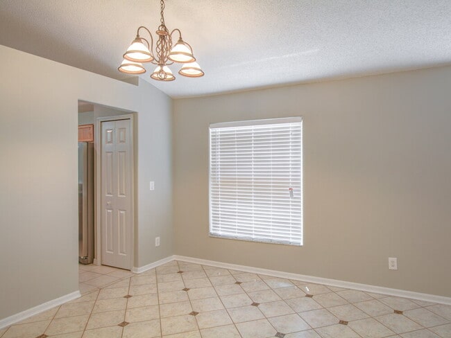 Building Photo - 13720 Meadowpark Ave