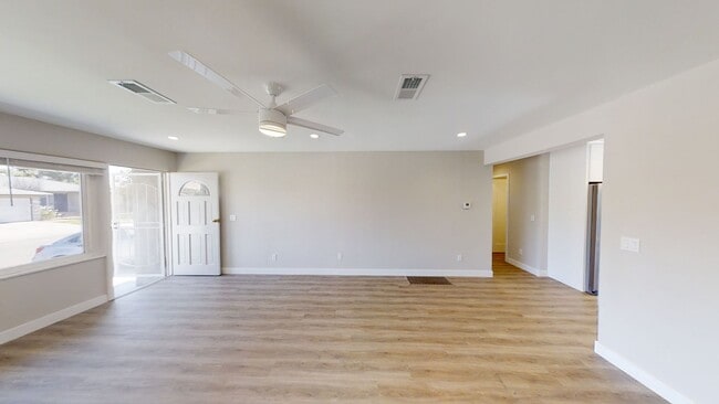 Foto del edificio - Cozy 4BR 2 BA on Dorothy Dr