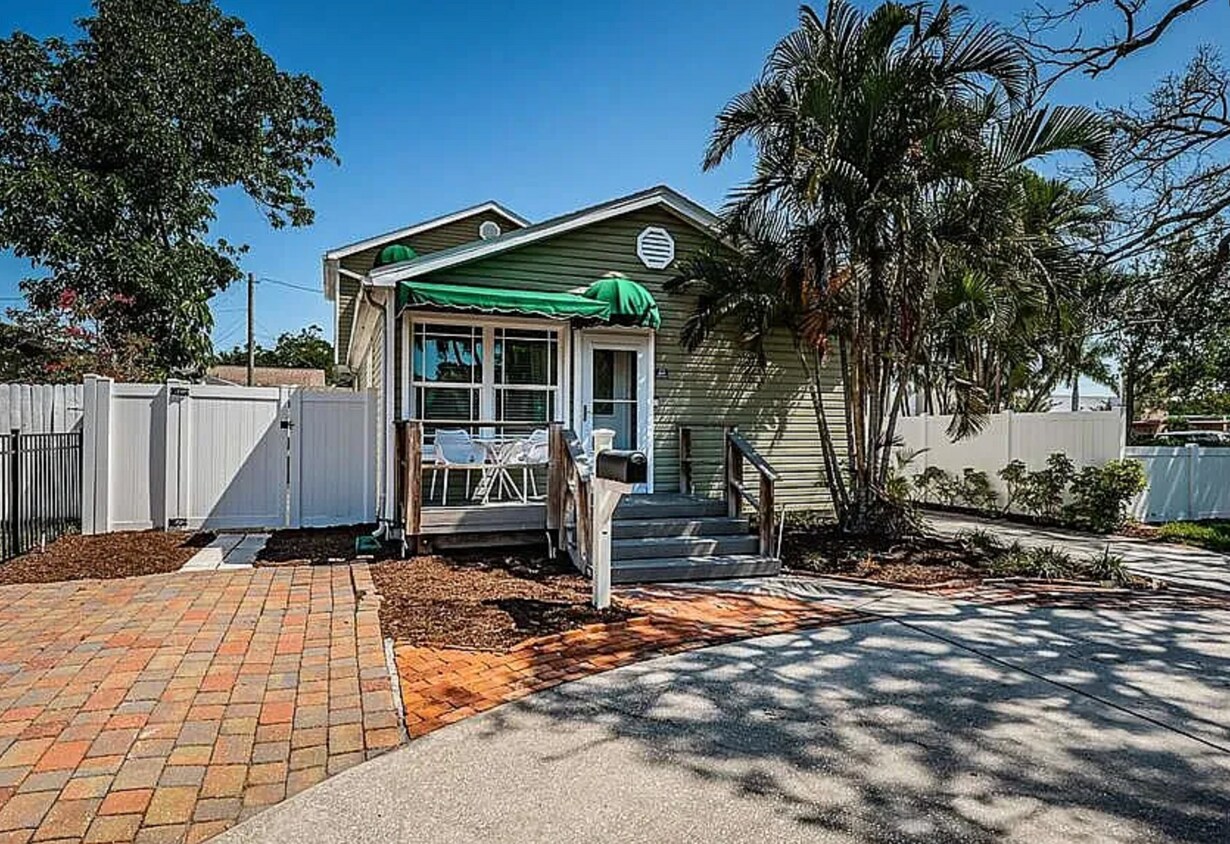 Foto principal - 451 27th Ave N