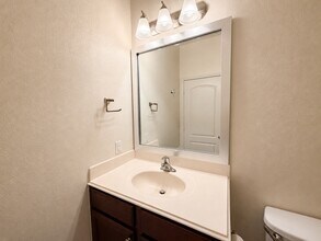 Building Photo - 8739 Leclaire Meadow Dr