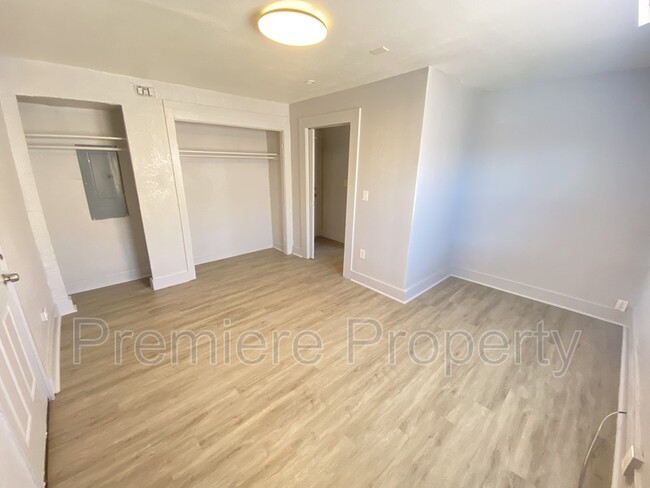Foto del edificio - 3000 Linwood Blvd
