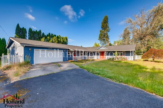 Building Photo - Espectacular Single Level 4 Bed Home in Hi...