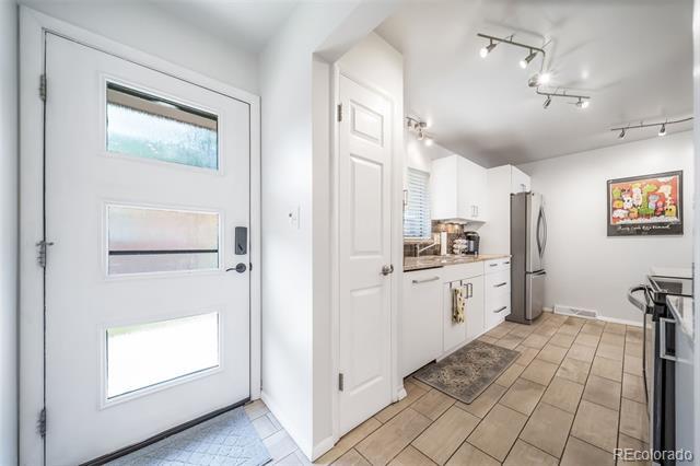 Building Photo - 532 Clayton St