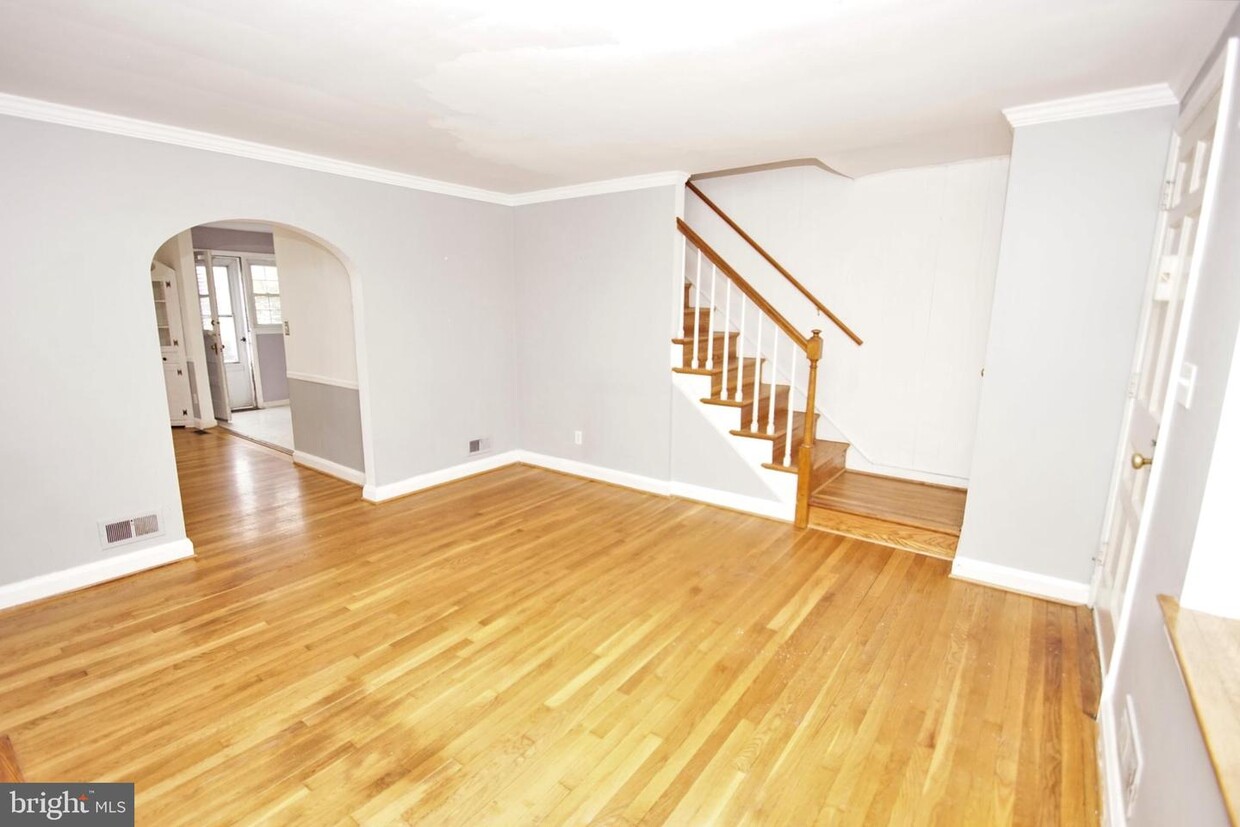 Foto principal - 8333 Wyton Rd