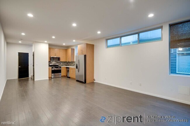 Building Photo - 3 br, 2.5 bath Townhome - 4813 Delridge Wa...