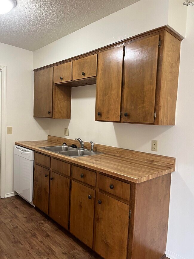 Foto del edificio - 4718 Brookdale Dr