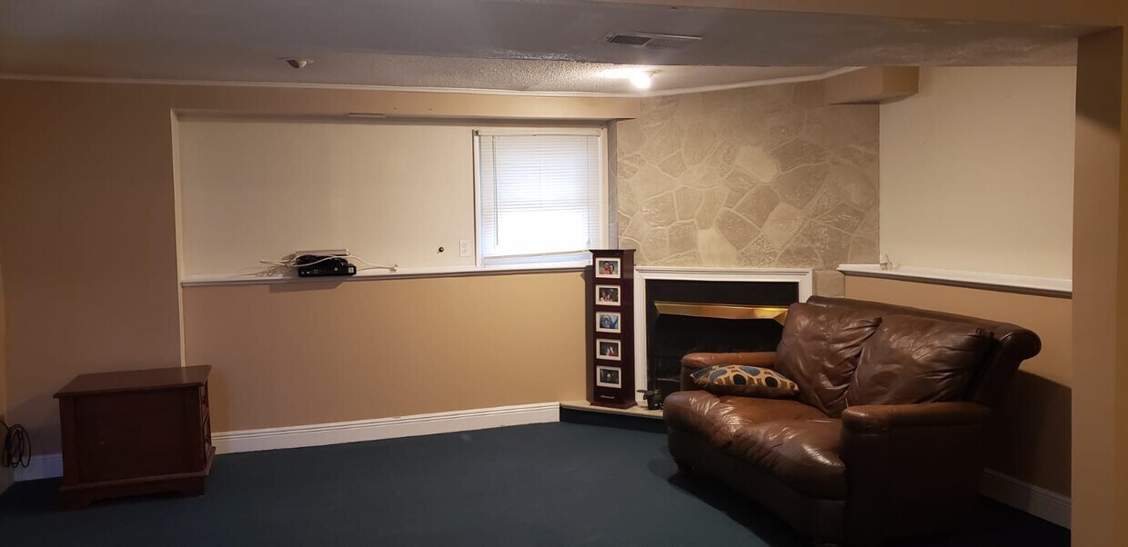 Basement/Family Room - 31 Eaton Dr