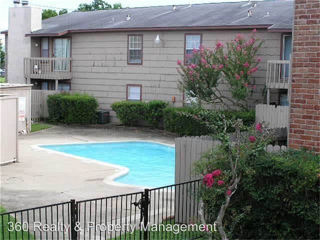 Building Photo - 9101 Country Creek Dr