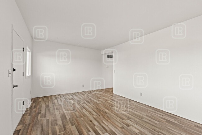 Foto del edificio - 8314 E Broadway Ave