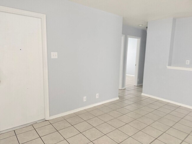 Building Photo - 10607 Shaenview