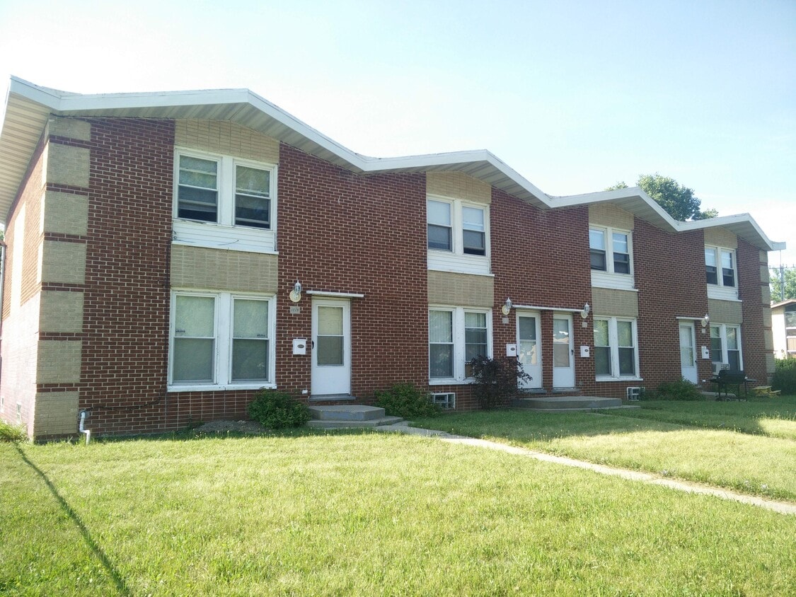 Primary Photo - 1219 Broadway Avenue