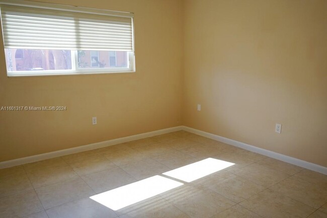 Building Photo - 10701 SW 77th Ct