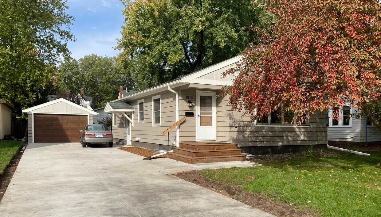 Primary Photo - 1516 Frederic St
