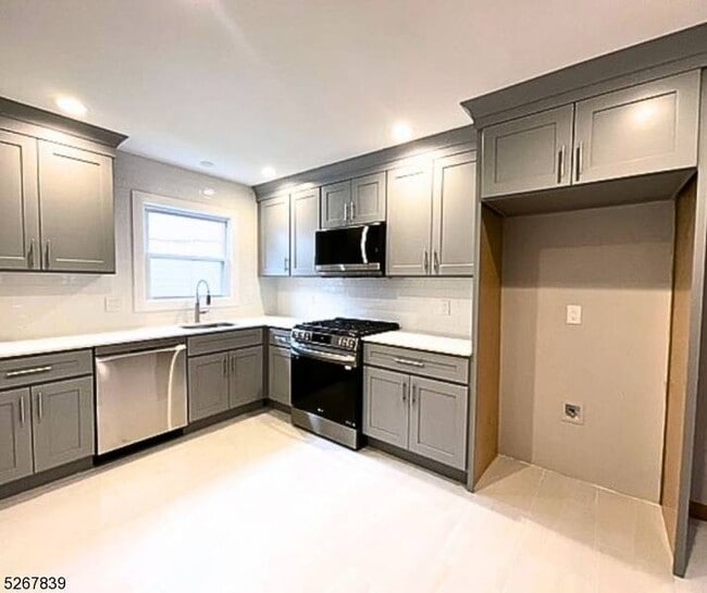 Building Photo - 400 Kennedy Dr