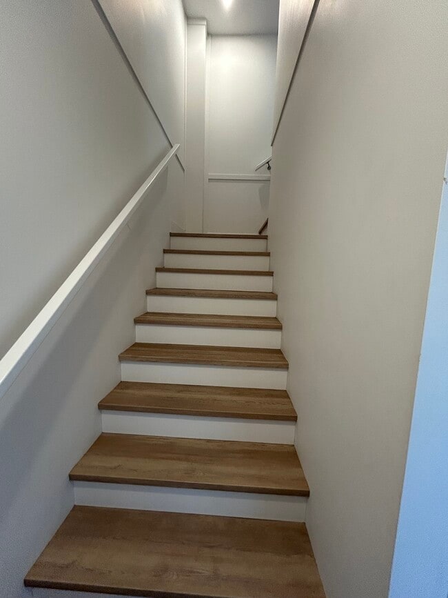 Photo du bâtiment - 240 4th St W
