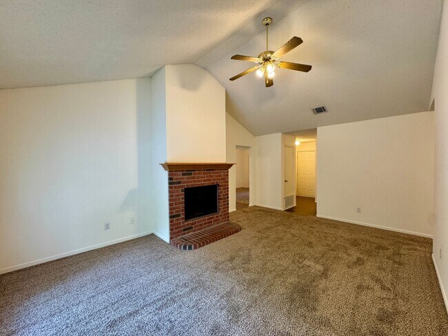 Building Photo - Duplex